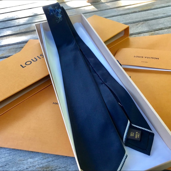 🎁LV JOURNEY🎁🆕💯AUTHN LOUIS VUITTON TRAVEL CAMBODIA BLUE PANTHER MOTIF TIE🔥 - Picture 9 of 16